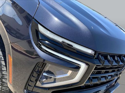 Used 2025 Chevrolet Suburban Z71 AWD/4WD image 27