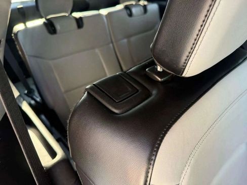 Used 2021 Ford Explorer XLT w/ Equipment Group 202A image 12