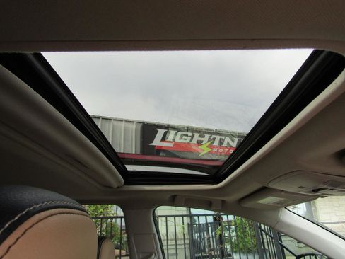 Used 2017 Toyota RAV4 Limited image 8