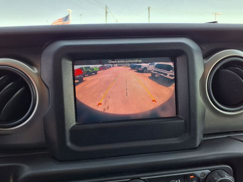 Used 2020 Jeep Wrangler Sport AWD/4WD image 17