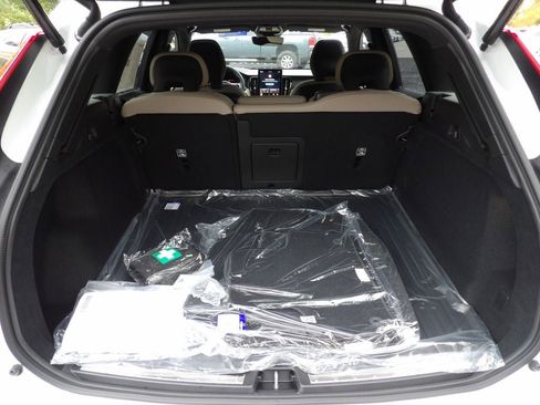 New 2026 Volvo XC60 B5 Plus w/ Protection Package Premier AWD/4WD image 25