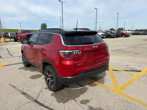 Used 2025 Jeep Compass Limited AWD/4WD image 5