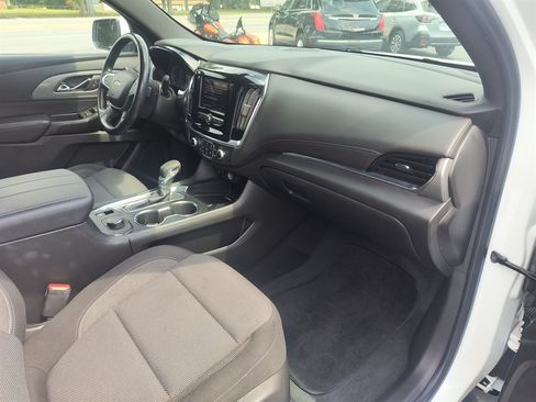 Used 2022 Chevrolet Traverse LT w/ LPO, Cargo Package FWD image 20