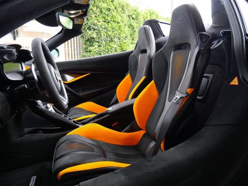 Used 2024 McLaren 750S Spider RWD image 28