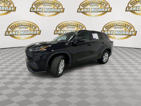 Used 2023 Toyota Highlander LE FWD image 7