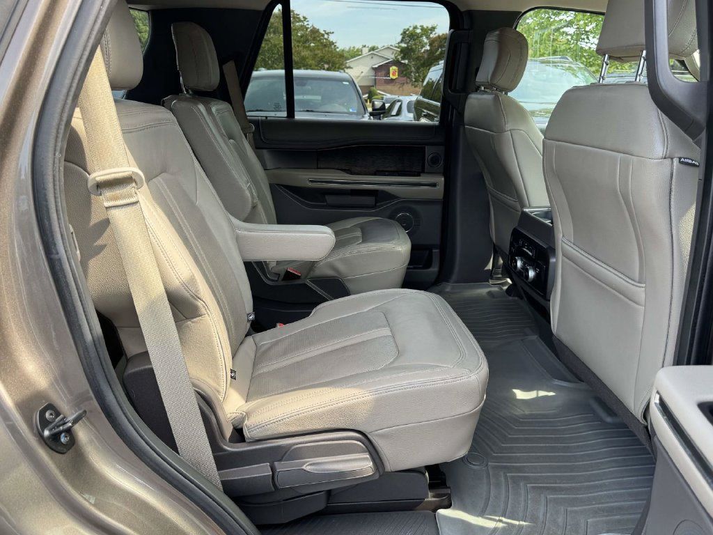 Used 2018 Ford Expedition Limited w/ Equipment Group 302A AWD/4WD image 15