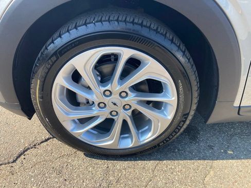 New 2027 Chevrolet Bolt LT w/ Comfort Package FWD image 30