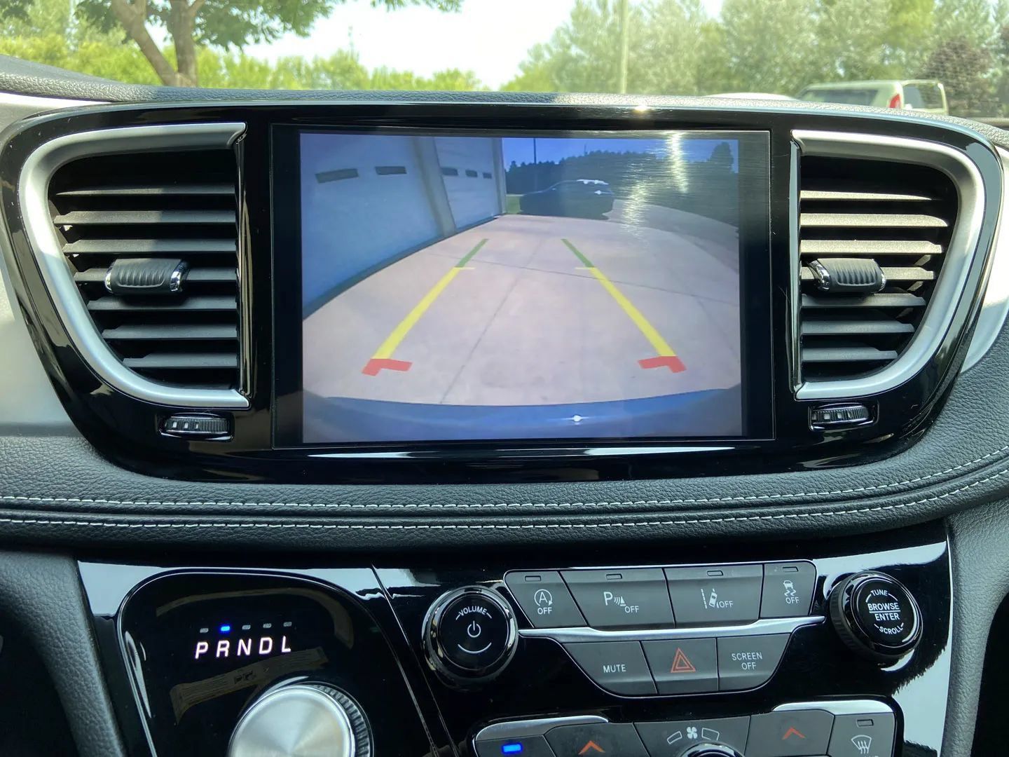 Used 2025 Chrysler Pacifica Limited FWD image 21