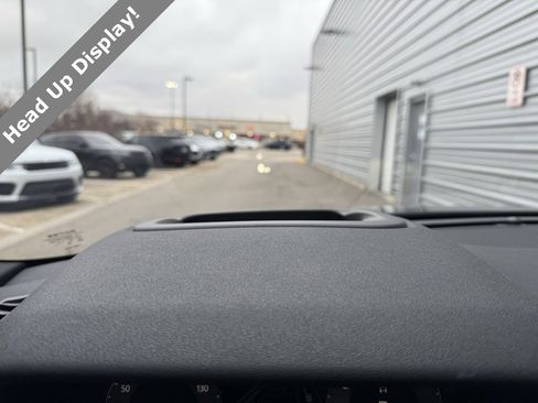 Used 2024 Land Rover Range Rover Evoque Dynamic SE image 18