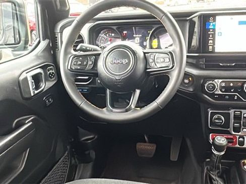 Used 2024 Jeep Wrangler Unlimited image 25