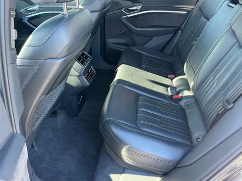 Used 2019 Audi e-tron Prestige w/ Prestige Package image 14