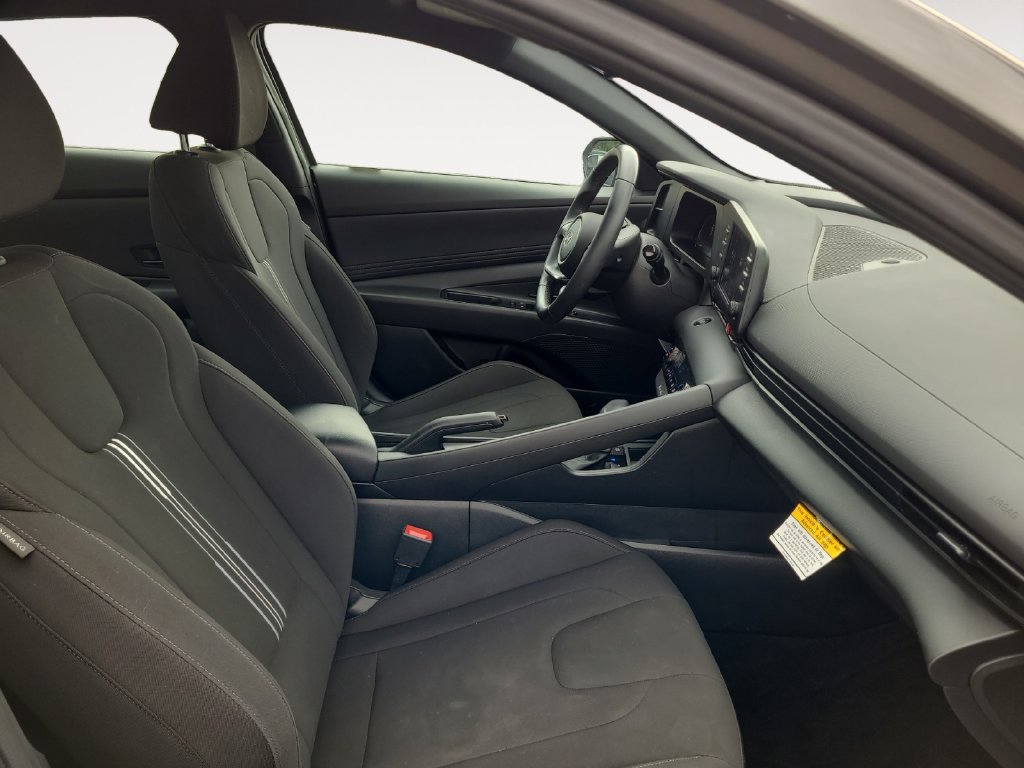 Used 2025 Hyundai Elantra Sport FWD image 15
