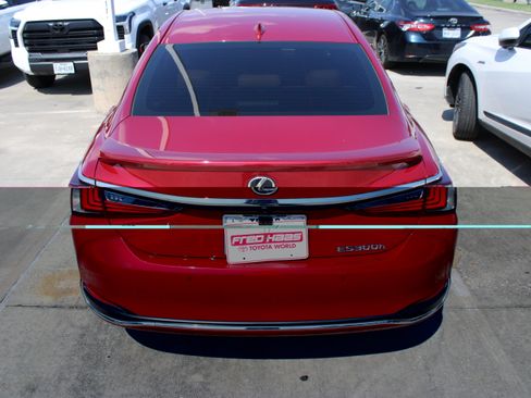Used 2025 Lexus ES 300h Ultra Luxury w/ Accessory Package (Z2) FWD image 8