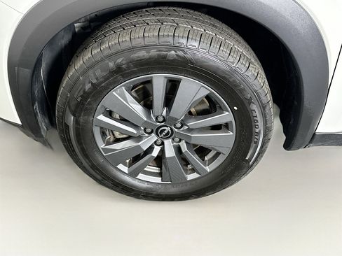 Used 2025 Nissan Pathfinder SV image 11