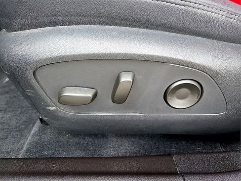 Used 2025 Chevrolet Equinox EV RS FWD image 16