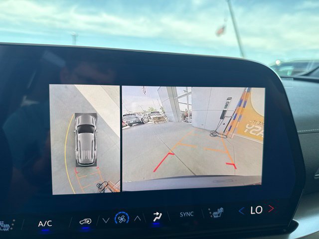 New 2026 Chevrolet Traverse LT w/ Driver Confidence Package FWD image 24