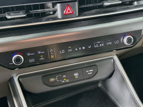 Used 2026 Kia Carnival FWD image 24