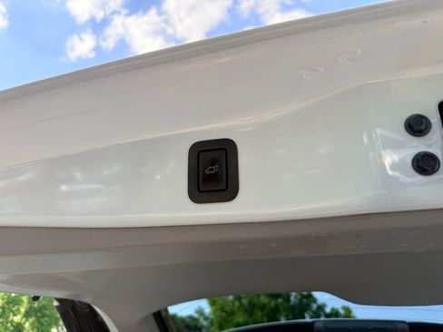Used 2018 Toyota Highlander XLE FWD image 14