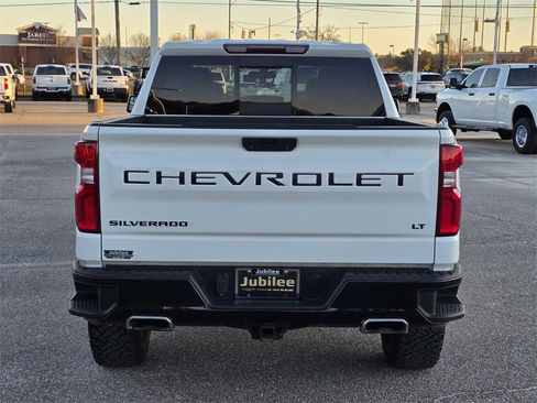 Used 2021 Chevrolet Silverado 1500 LT Trail Boss w/ Convenience Package II image 3