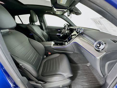 Used 2025 Mercedes-Benz GLC 300 4MATIC image 29