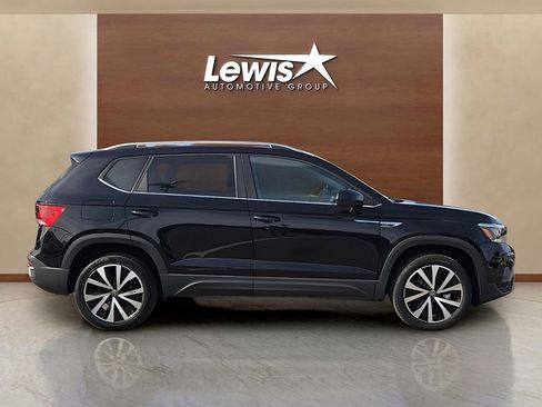 Used 2024 Volkswagen Taos SE image 5