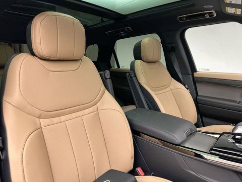 Used 2025 Land Rover Range Rover Sport Dynamic SE image 6