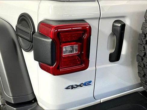 Used 2022 Jeep Wrangler Unlimited Rubicon 4xe w/ Steel Bumper Group image 22