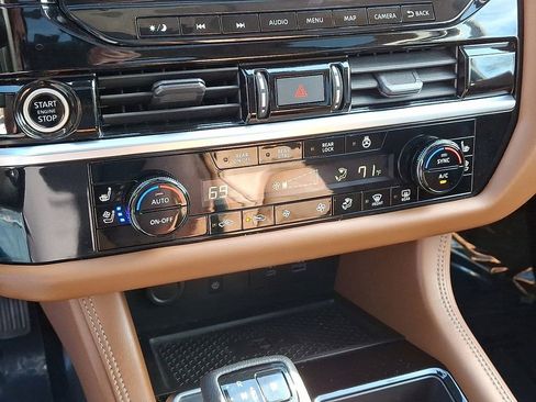 Used 2022 Nissan Pathfinder Platinum w/ Cargo Package image 17