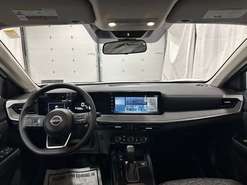 Used 2025 Nissan Kicks SV AWD/4WD image 35