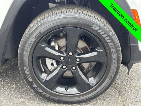 Used 2023 Jeep Grand Cherokee Altitude AWD/4WD image 31