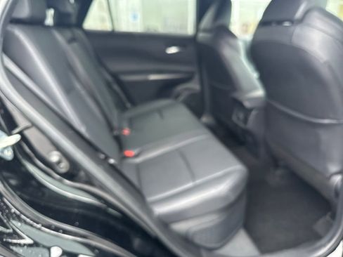 Used 2024 Toyota Venza XLE image 15