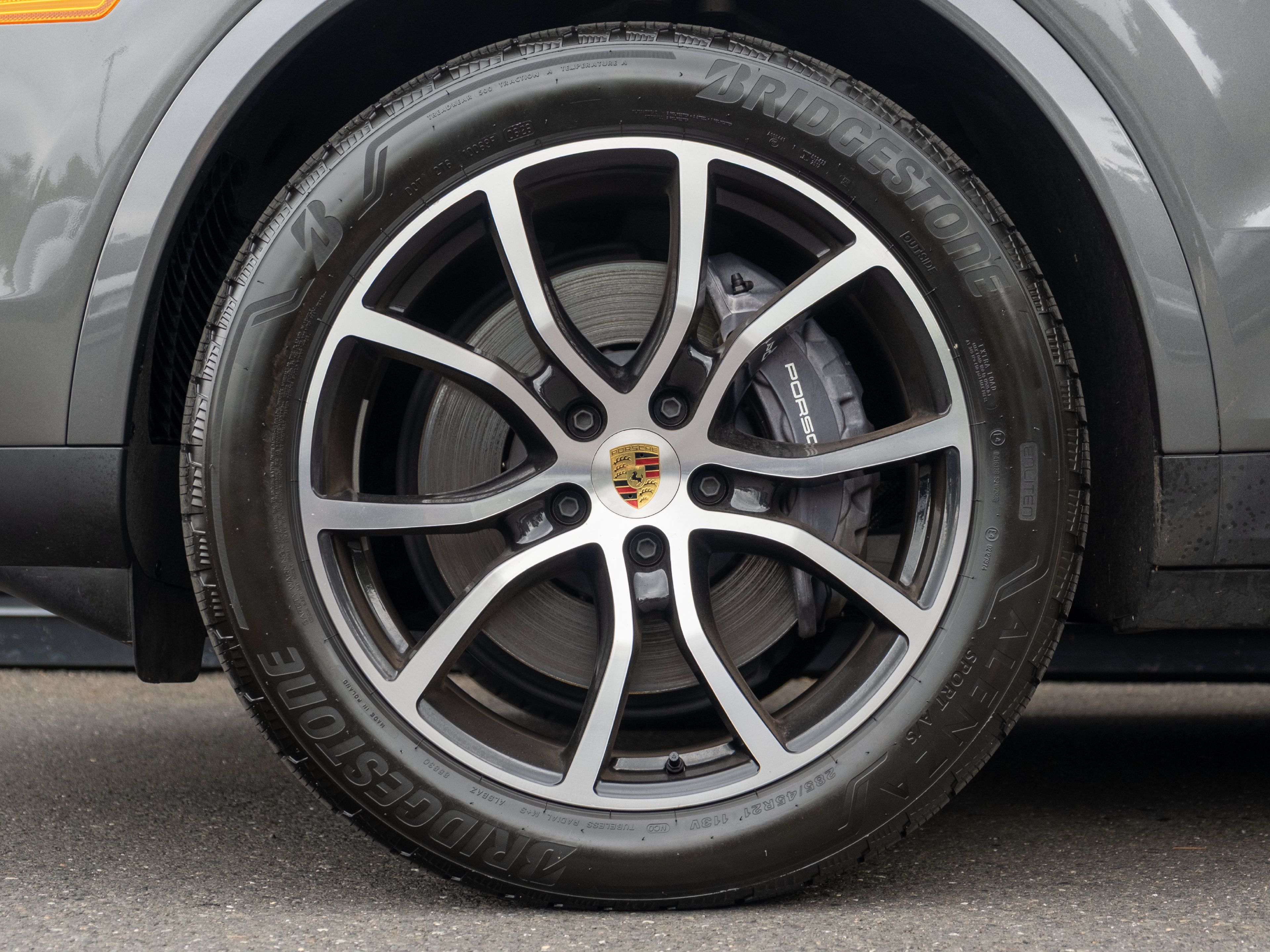 Used 2024 Porsche Cayenne Coupe AWD/4WD image 12