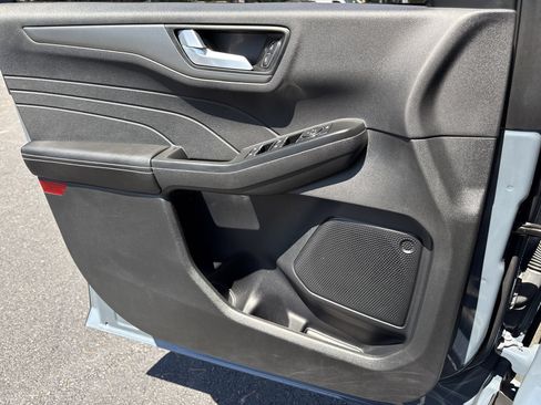 Used 2025 Ford Escape SE FWD image 12