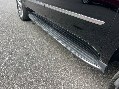 Used 2019 Cadillac Escalade ESV Luxury image 38