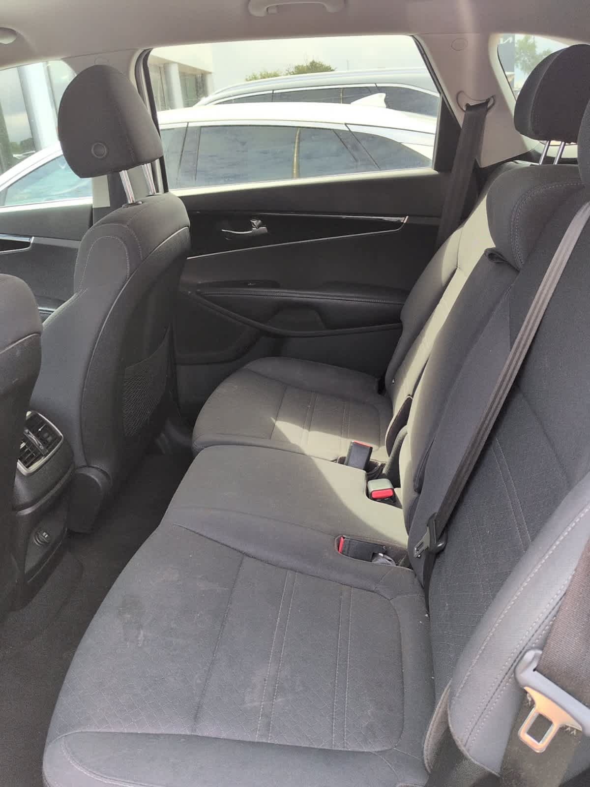 Used 2019 Kia Sorento L FWD image 4