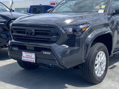 Certified 2026 Toyota Tacoma SR5 AWD/4WD image 7