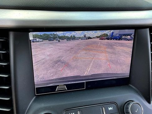 Used 2023 GMC Acadia SLE image 14