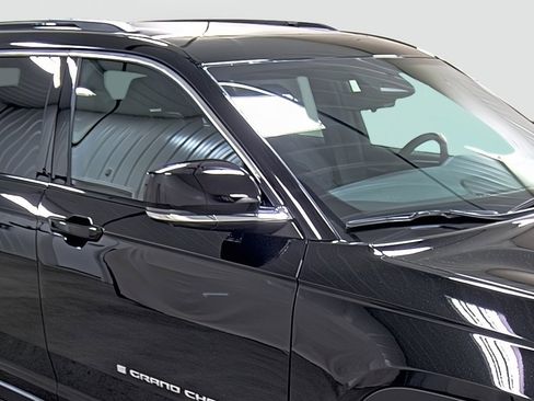 New 2025 Jeep Grand Cherokee L Limited image 15