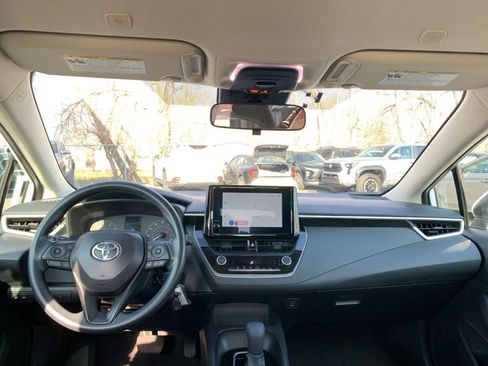 Used 2025 Toyota Corolla LE image 31