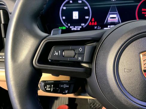 Used 2025 Porsche Cayenne image 27