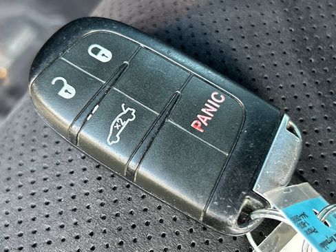 Used 2016 Dodge Challenger R/T Scat Pack w/ Leather Interior Group RWD image 28