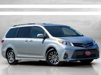 Used 2019 Toyota Sienna XLE w/ XLE Navigation Package FWD video 2