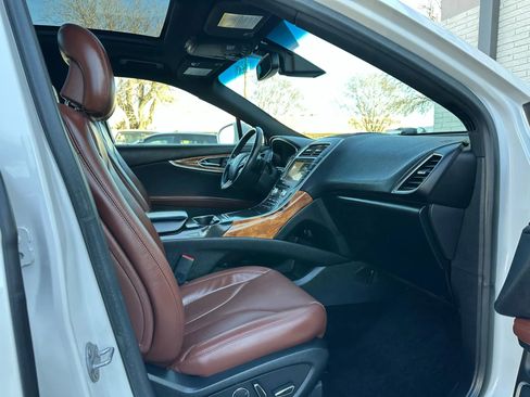 Used 2017 Lincoln MKX Reserve w/ Driver Assistance Package image 23