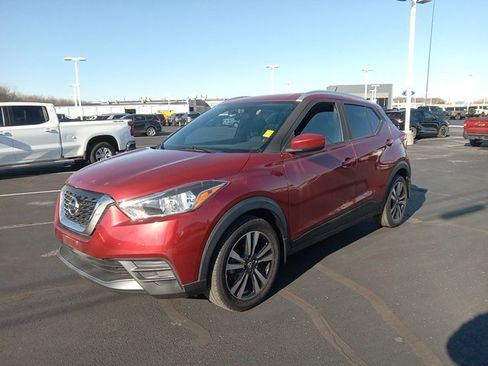Used 2019 Nissan Kicks SV image 3