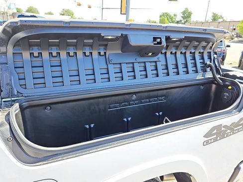 New 2026 RAM 1500 Laramie AWD/4WD image 9