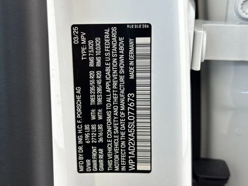 Certified 2025 Porsche Macan Electric image 36