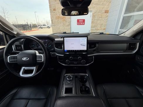 Used 2024 Ford Expedition XLT image 27