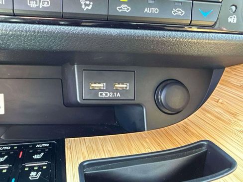 Used 2022 Lexus RX 450hL AWD w/ Premium Package image 18