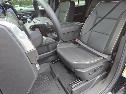 New 2026 GMC Yukon Elevation w/ LPO, Elevation Black Package AWD/4WD image 29