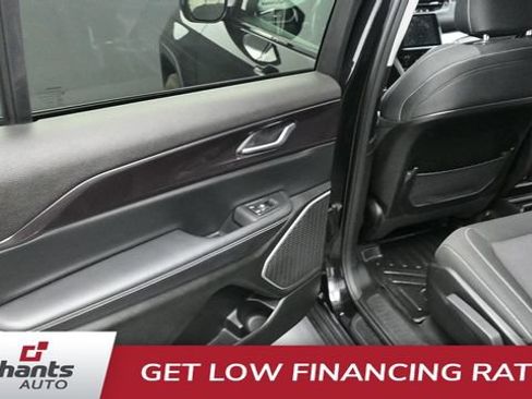 Used 2022 Jeep Grand Cherokee L Laredo w/ Luxury Tech Group I AWD/4WD image 20